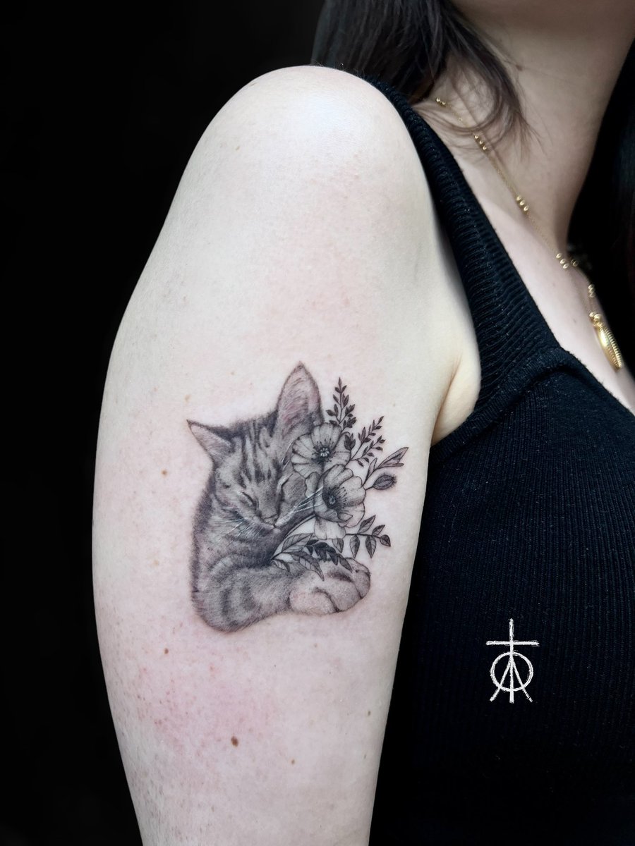 Ascetictattoo's tweet photo. Micro Realism Tattoos by Claudia Fedorovici https://t.co/RJkx7pyXTE #microtattoos #microrealismtattoo #cattattoo #tuliptattoo #claudiafedorovici #tempesttattoostudio #asceticartstation https://t.co/RNoZ8JIzDU