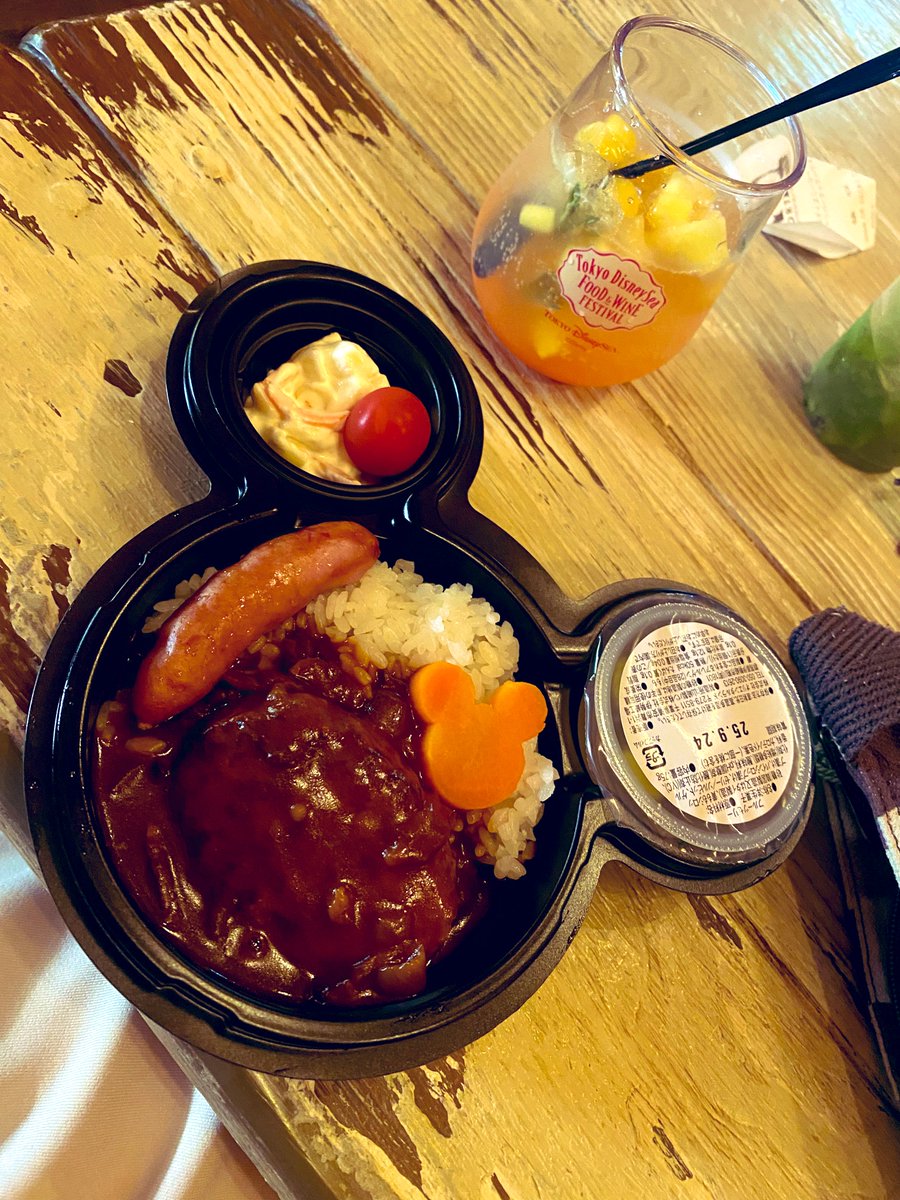 cool stuff at tokyo disney/disney sea! 

sorry for so much inactivity, i dont get service a lot of places :v

i hope everyones been doing well 🤍