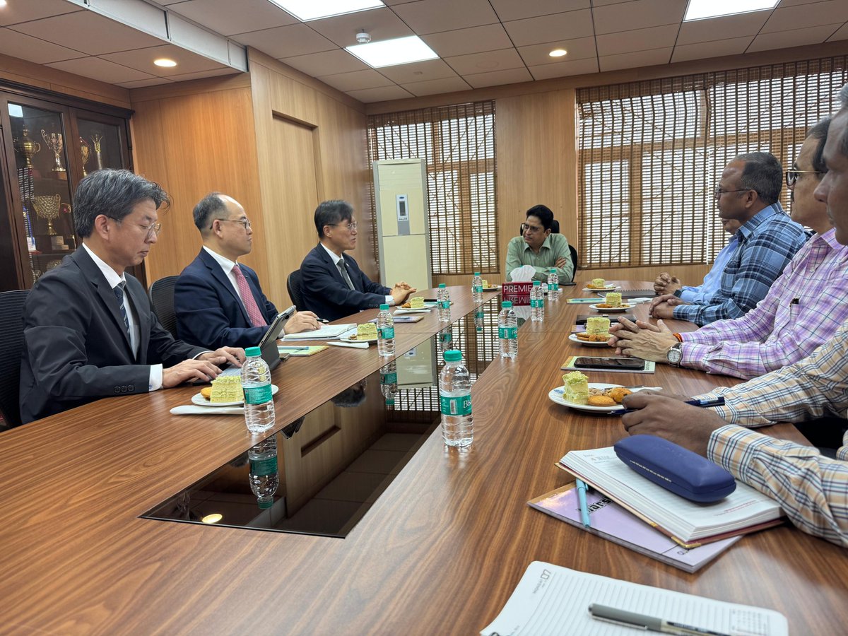 Mr Chang-nyun Kim, Consul General, Consulate General of the Republic of Korea and Mr Jihwan Eun, DG KOTRA, called on Shri A.R.S. Kumar, Pr Chief Commissioner, Chennai Customs today. They discussed ways to enhance trade facilitation and other issues of mutual interest.<a href="/cbic_india/">CBIC</a>
