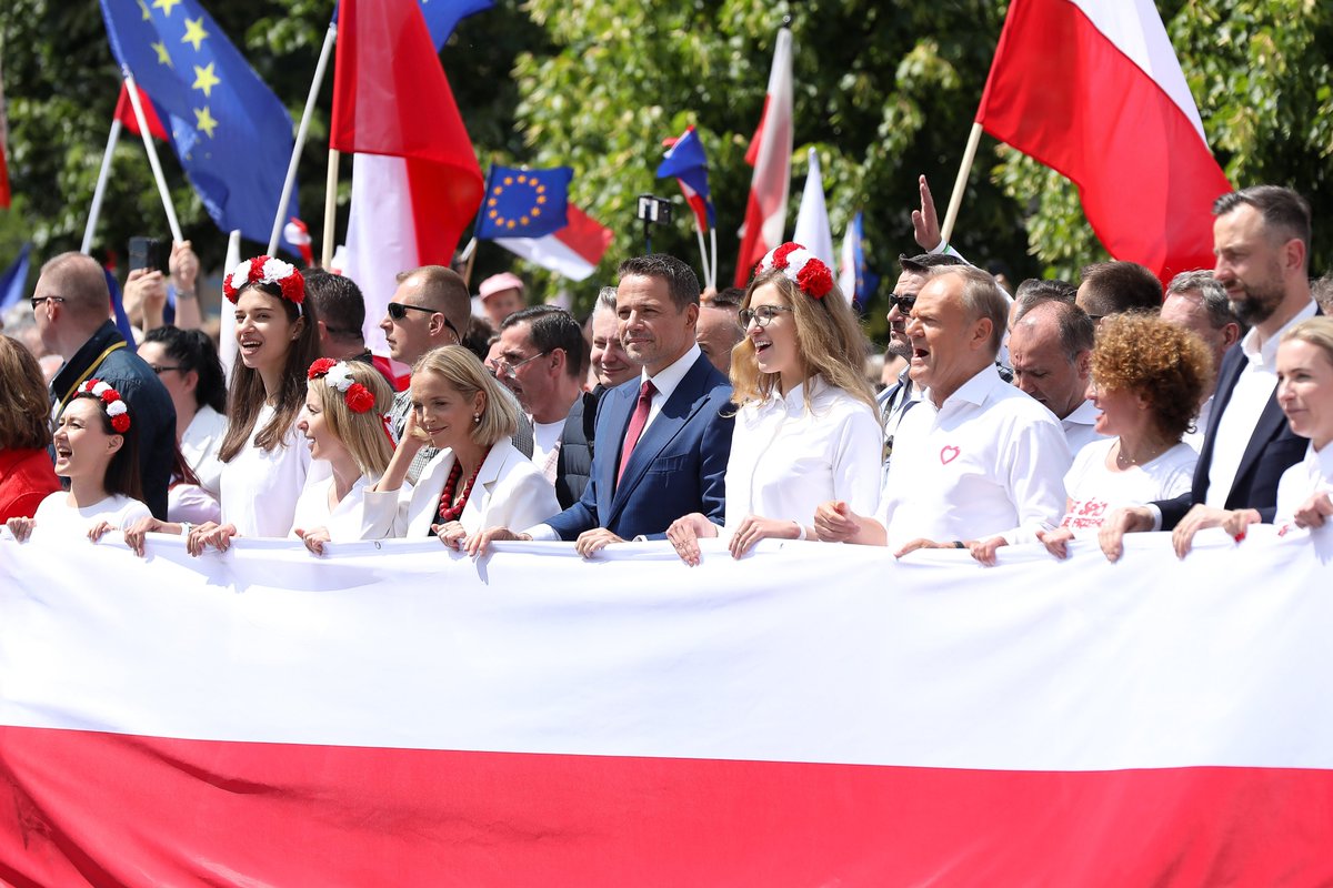 ipg-journal (@ipgjournal) on Twitter photo Die Wahl in #Polen zeigt: Wer #Rechtspopulisten schlagen will, muss mehr bieten als #Symbolik. Gefragt sind echte Antworten auf die Sorgen der Wähler. <a href="/kisilowski/">Maciej Kisilowski</a> im IPG-Journal.
ipg-journal.de/regionen/europ… Die Wahl in #Polen zeigt: Wer #Rechtspopulisten schlagen will, muss mehr bieten als #Symbolik. Gefragt sind echte Antworten auf die Sorgen der Wähler. <a href="/kisilowski/">Maciej Kisilowski</a> im IPG-Journal.
ipg-journal.de/regionen/europ…