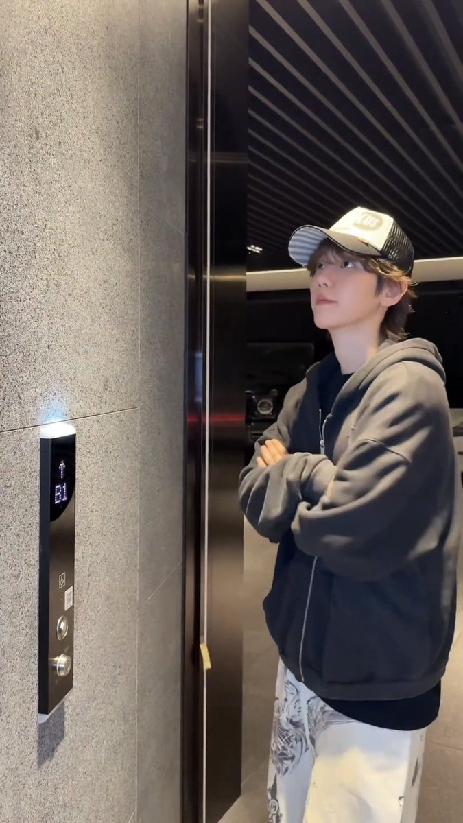 큥 (@poeticslight) on Twitter photo 