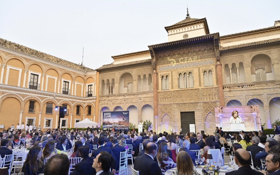 CoachPalacios's tweet photo. Gracias, una edición más, a @CEAPIconsejo por la oportunidad de conducir y darle voz a su octavo Congreso Iberoamericano celebrado en Sevilla, al que han asistido 500 empresarios de 22 países. Un éxito, sin matices. https://t.co/F5LSzt7QFI