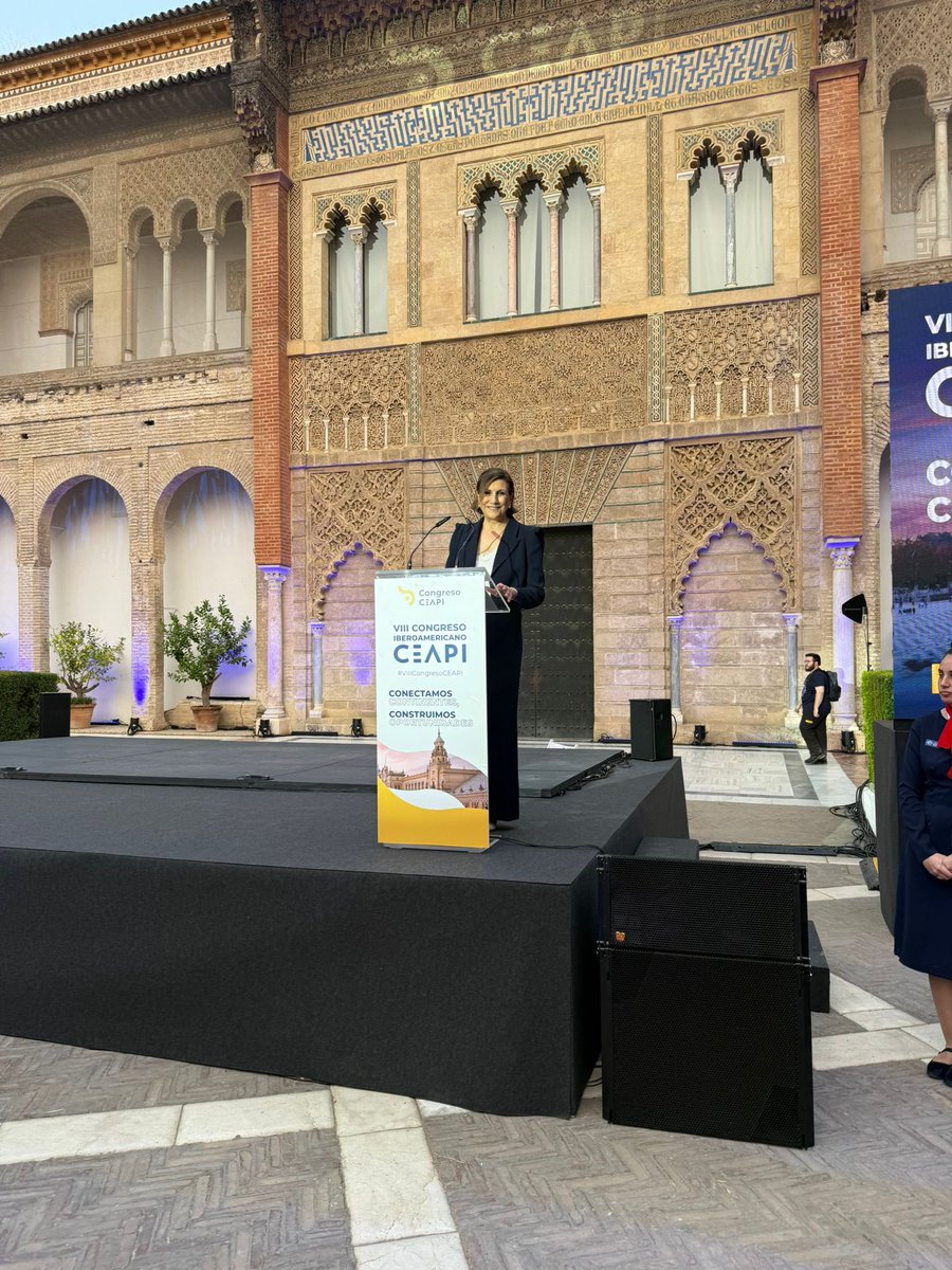 CoachPalacios's tweet photo. Gracias, una edición más, a @CEAPIconsejo por la oportunidad de conducir y darle voz a su octavo Congreso Iberoamericano celebrado en Sevilla, al que han asistido 500 empresarios de 22 países. Un éxito, sin matices. https://t.co/F5LSzt7QFI
