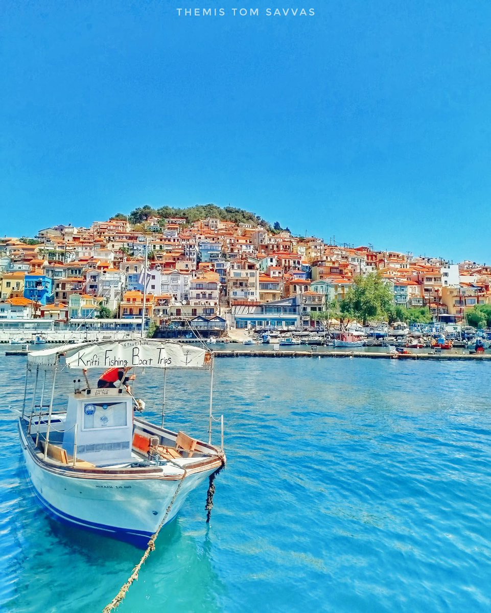 GreekPictures's tweet image. White boat, blue sea, and a hillside kissed by the sun. #Lesvos  perfection. 🇬🇷 #Plomari
📷 @TomSavvas