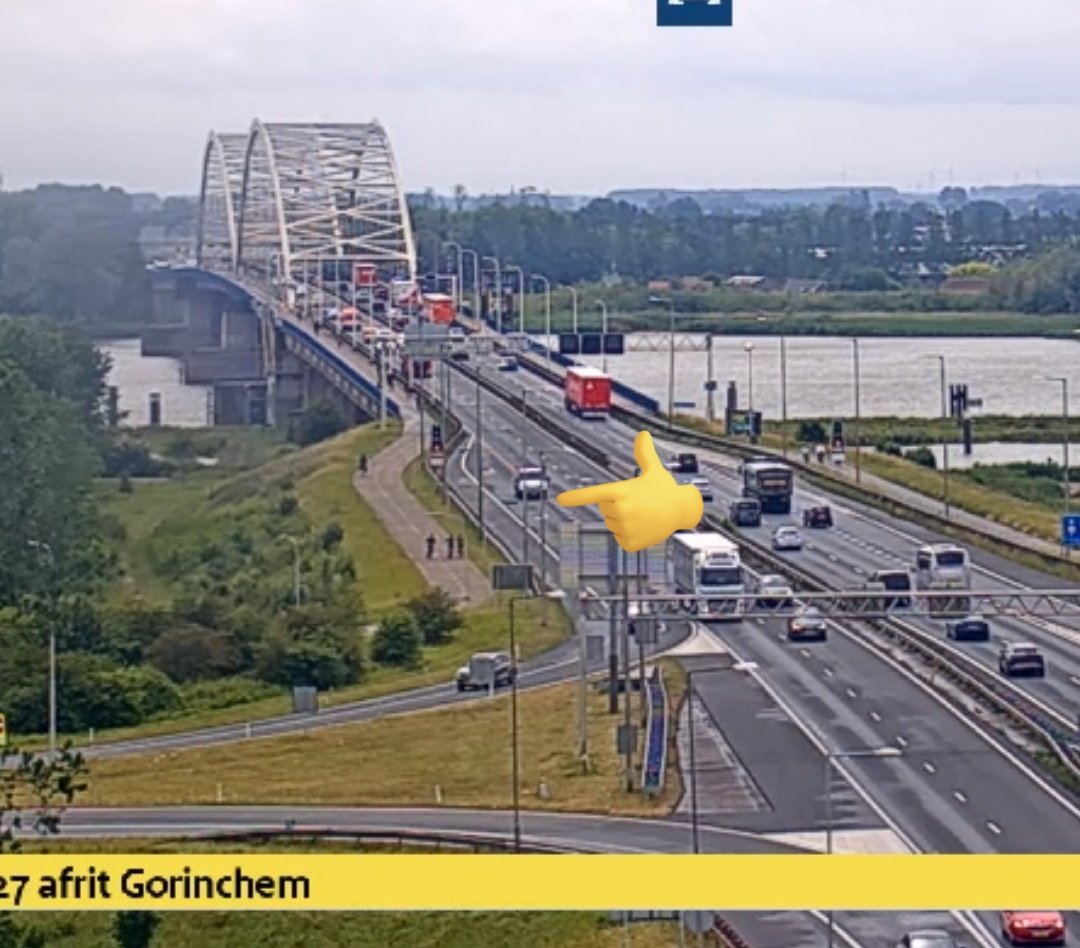 tonnieontour's tweet photo. ⚠️🛏| Beste @Rwsverkeersinfo, op de afrit #Avelingen net over de #Merwedebrug thv 35.2re. https://t.co/9QAysjLWna