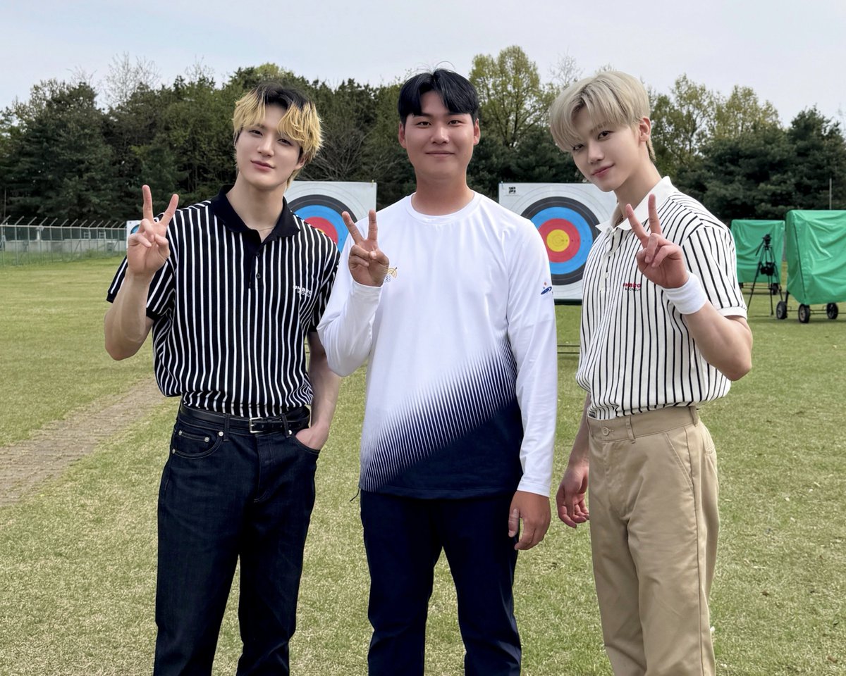 NCTsmtown's tweet photo. 🏹 with 이우석 선수님

#JENO #JAEMIN #이우석
#JUSTDOIT #제대로재밌게
#NCT #NCTDREAM https://t.co/XxKYZjRAWk