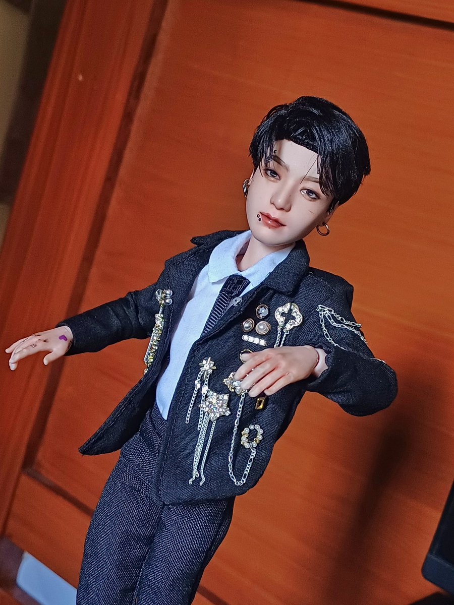itsNicoleCalma's tweet photo. Ughh my JK doll is soo spoiled 😅 I can't believe I spent my money on these accessories ...and I just order another batch 🤧😂 #Jungkook #bts #btsmattel #btsxmattel #ooak #repaint https://t.co/hYbnV8lpJI