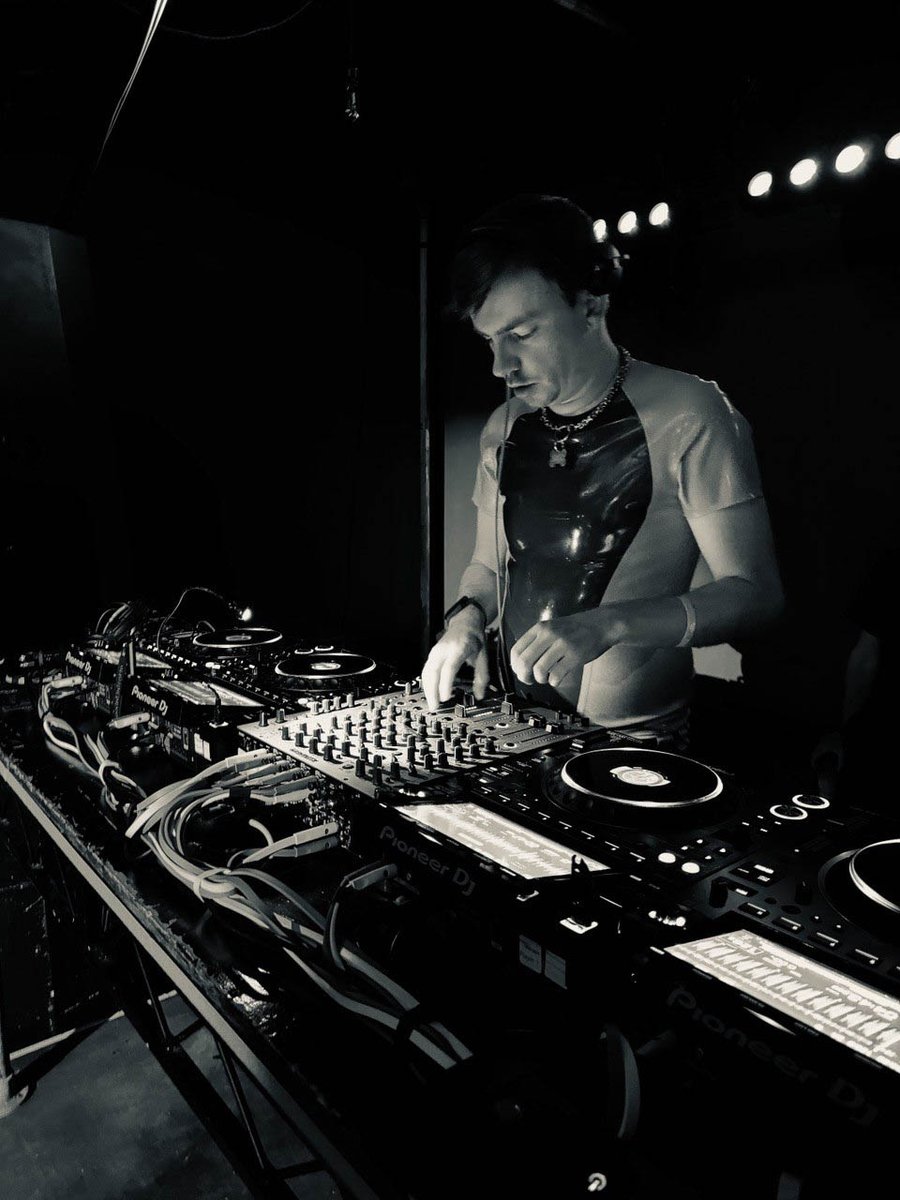 I've been far too quiet recently. But summers coming, apparently... 

I'm DJing at <a href="/ReconNews/">Recon</a> Fetish Week this year at their Rubber Party, 1am to 4am. 

To get you in the mood I've been getting some practice in beforehand. 

Have a listen - Link Below ⬇️