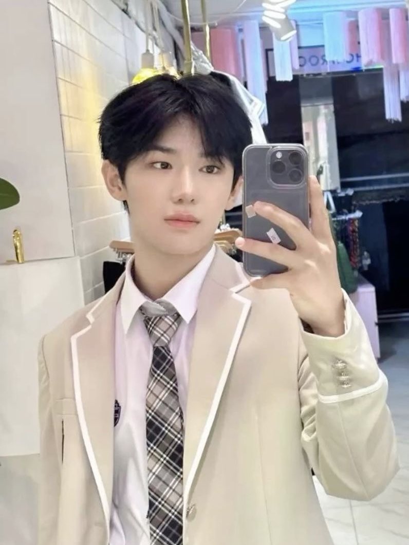 qass🪝 - YICHEN DEBUT!!! ࣪ ˖﹏𓊝 tweet media