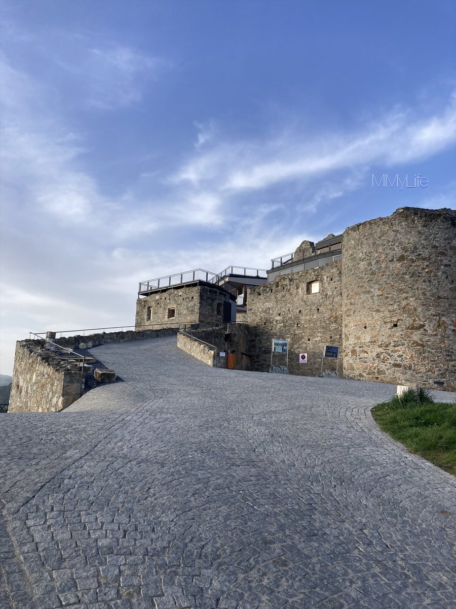 ManuelaMravlak's tweet photo. Beautiful castle view… 🤍
#Austria 🇦🇹 #CastleTaggenbrunn 🏰
#CastleLover #Castle @ThePhotoHour ⛅️
#ThursdayFeeling #ThursdayMagic 🪄 https://t.co/QERGChr73p
