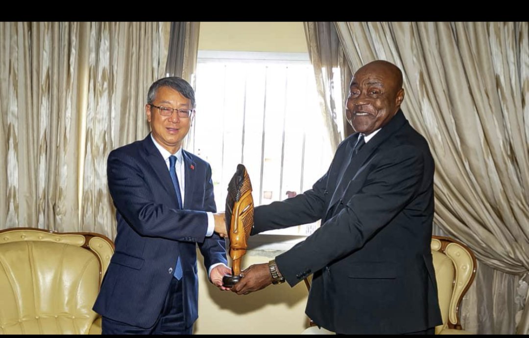Ministère des Arts et de la Culture 🇨🇲 (@minac237) on Twitter photo Le <a href="/MINAC237/">Ministère des Arts et de la Culture 🇨🇲</a> a reçu S.E M WANG YINGWU: Ambassadeur de la République Populaire de Chine au Cameroun , parvenue à la fin de son mandat. Cela a été une belle occasion de revisiter la Coopération Culturelle entre le Cameroun et la Chine.
<a href="/joDionNgute/">PM - Dion Ngute - CMR</a>
<a href="/CRTV_web/">CRTVweb</a>
@PAUL_Biya Le <a href="/MINAC237/">Ministère des Arts et de la Culture 🇨🇲</a> a reçu S.E M WANG YINGWU: Ambassadeur de la République Populaire de Chine au Cameroun , parvenue à la fin de son mandat. Cela a été une belle occasion de revisiter la Coopération Culturelle entre le Cameroun et la Chine.
<a href="/joDionNgute/">PM - Dion Ngute - CMR</a>
<a href="/CRTV_web/">CRTVweb</a>
@PAUL_Biya