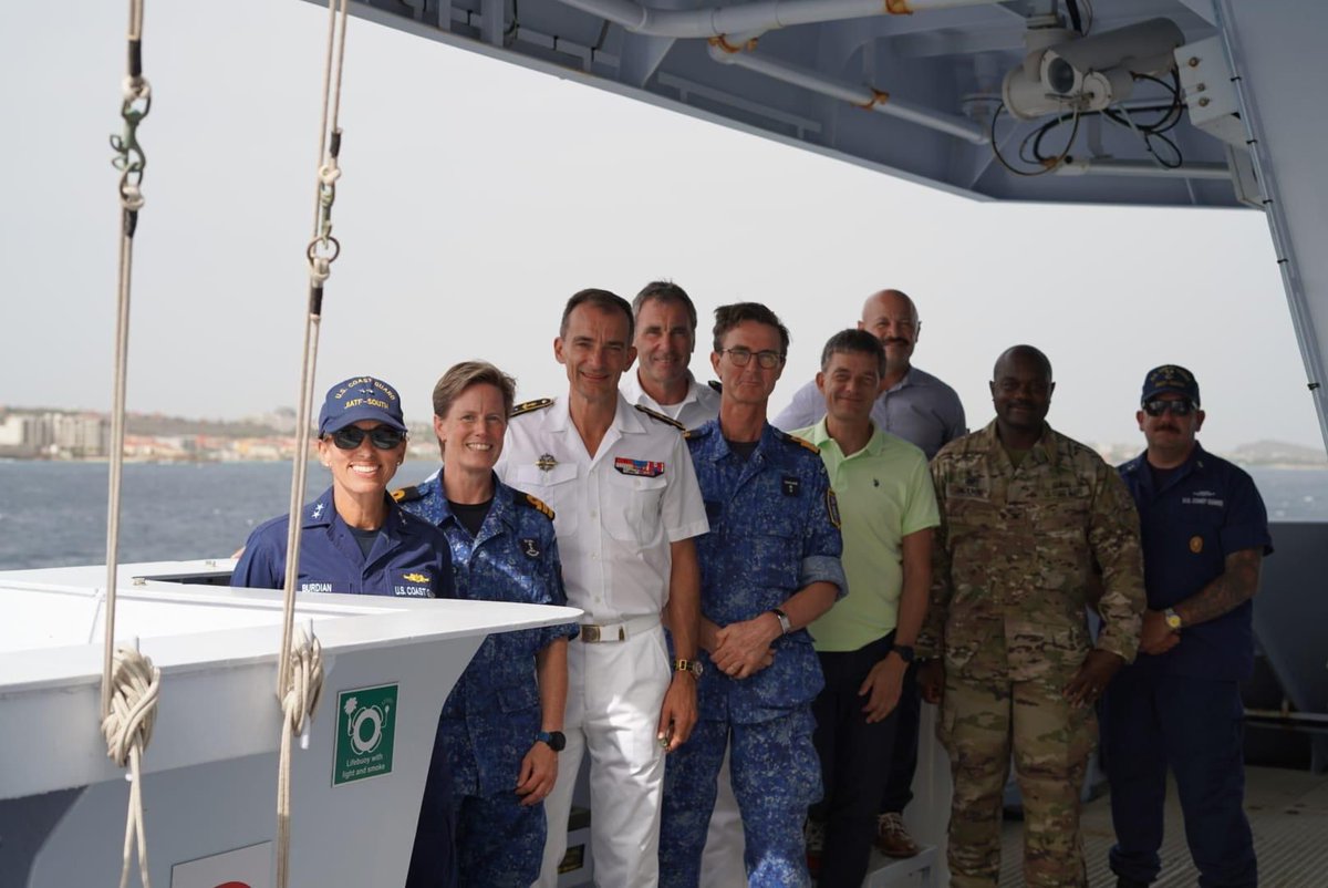 During the trilat 🇺🇲🇲🇫 🇳🇱we discussed the current situation around smuggling routes, operational cooperation, intelligence and renewed concepts to strengthen the joint approach. We also visited HNLMS Friesland #strongertogether #jiatfs #safety #Caribbean