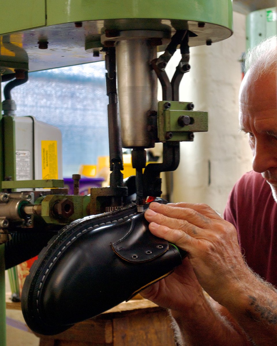 Solovair (@solovairuk) on Twitter photo Montana-born photographer Kyra Oakland recently visited the NPS Wollaston factory to capture the spirit of the Solovair brand. Specifically, exploring the intersection of heritage craftsmanship and sustainable manufacturing.
Blog - nps-solovair.com/blogs/news/fac… Montana-born photographer Kyra Oakland recently visited the NPS Wollaston factory to capture the spirit of the Solovair brand. Specifically, exploring the intersection of heritage craftsmanship and sustainable manufacturing.
Blog - nps-solovair.com/blogs/news/fac…