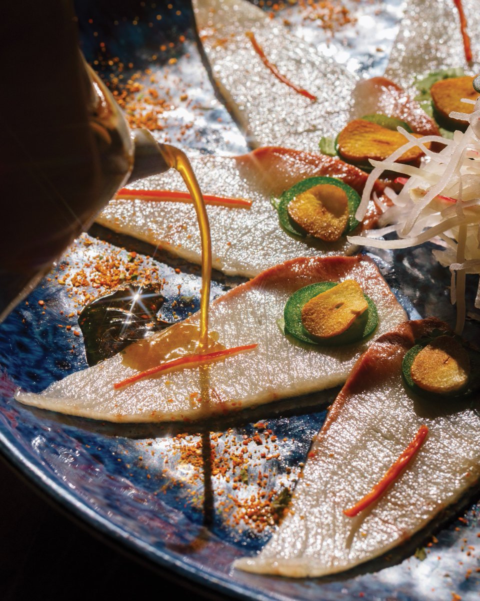 A dish that lingers on the palate and the memory - Truffle Yellowtail Tiradito 🥢
يلو تيل تيراديتو، نكهة الترفل الفاخرة تلتقي بإبداع الطهي
#tokyo_restaurant  #sushi #Japanese_food  #Riyadh_restaurant #Jeddah_restaurant