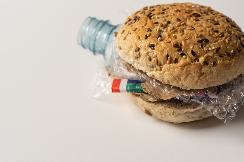 OUFreeLearning's tweet photo. #Microplastics are in our #foodchain, but where do they come from & how do they get there? 🧴🥦🦐
With #WorldEnvironmentDay all about beating #plasticspollution this year, learn more about the microplastic problem with OpenLearn & @OpenUniversity 🖱️👇
https://t.co/btK6s9Vhnf https://t.co/RBWmwgHpv6