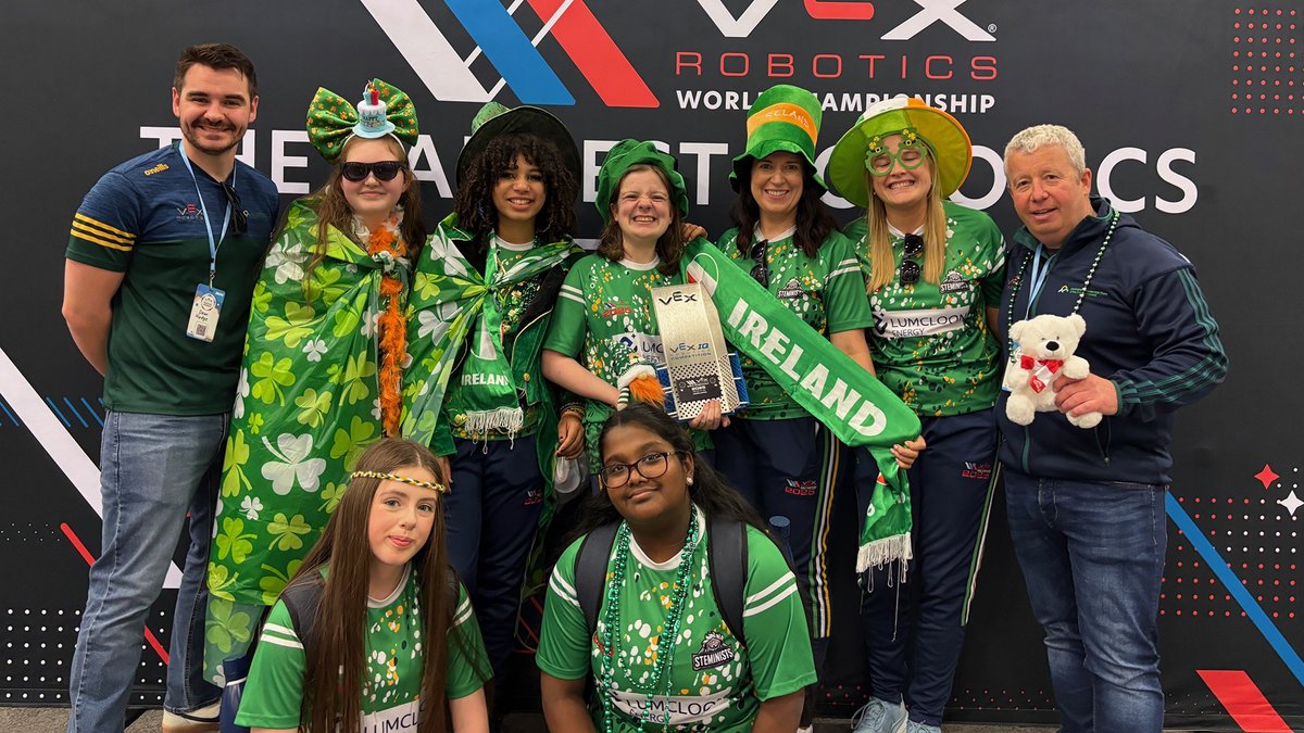 GNÉ-ALT FÓGRAÍOCHTA: Scoileanna Uíbh Fhailí i Dallas do Chomórtas Róbataice tuairisc.ie/gne-alt-fograi… via <a href="/tuairiscnuacht/">Tuairisc</a>