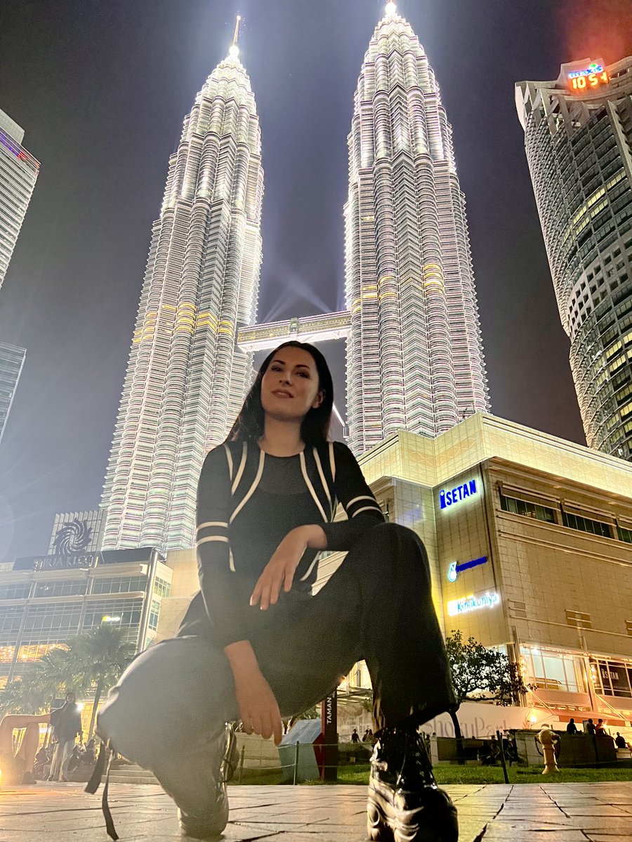 #KualaLumpur, tickets are selling fast for my "360 Madness" show on August 16th at VoxLive.KL 🇲🇾

I'm so excited to do this concept with you guys in Malaysia and create some memories together ;) #pinkfishfestival 

Tix: t2u.asia/e/43246