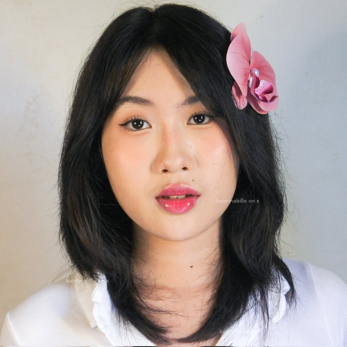 kaorinabilla's tweet photo. tinted lip balm barunya wardah yang glossicle peptide balm ini CAKEP BANGET! pls beli pas 6.6 nanti!

ga terlalu pigmented, tapi bisa di build up, formulanya pas! bukan tipe yang melted gitu, finishnya juga enteng &amp; gak lengket

minus wanginya kaya wangi lipstik wardah biasanya😭 https://t.co/jDDw79q1bo