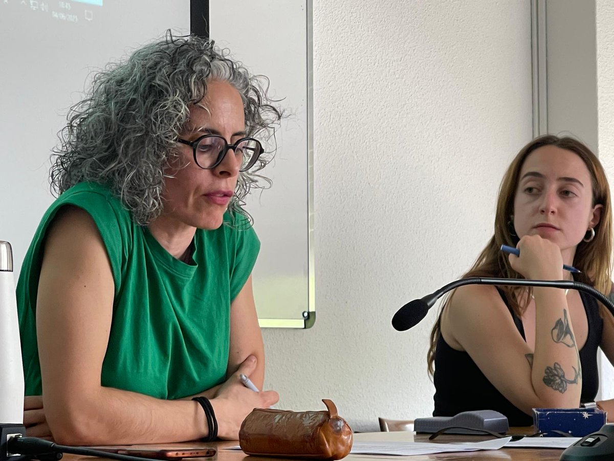 Seminario Foucault Complutense (@sfoucaultc) on Twitter photo Ayer tuvimos el gusto de contar con Ana Ballesteros para nuestro seminario de lectura de "Vigilar y castigar" en la <a href="/FilosofiaUCM/">Facultad de Filosofía UCM</a>.
Si no pudieron asistir, aún pueden ver la grabación a través de nuestro canal de YouTube: youtube.com/live/OEdxpM4xO… Ayer tuvimos el gusto de contar con Ana Ballesteros para nuestro seminario de lectura de "Vigilar y castigar" en la <a href="/FilosofiaUCM/">Facultad de Filosofía UCM</a>.
Si no pudieron asistir, aún pueden ver la grabación a través de nuestro canal de YouTube: youtube.com/live/OEdxpM4xO…