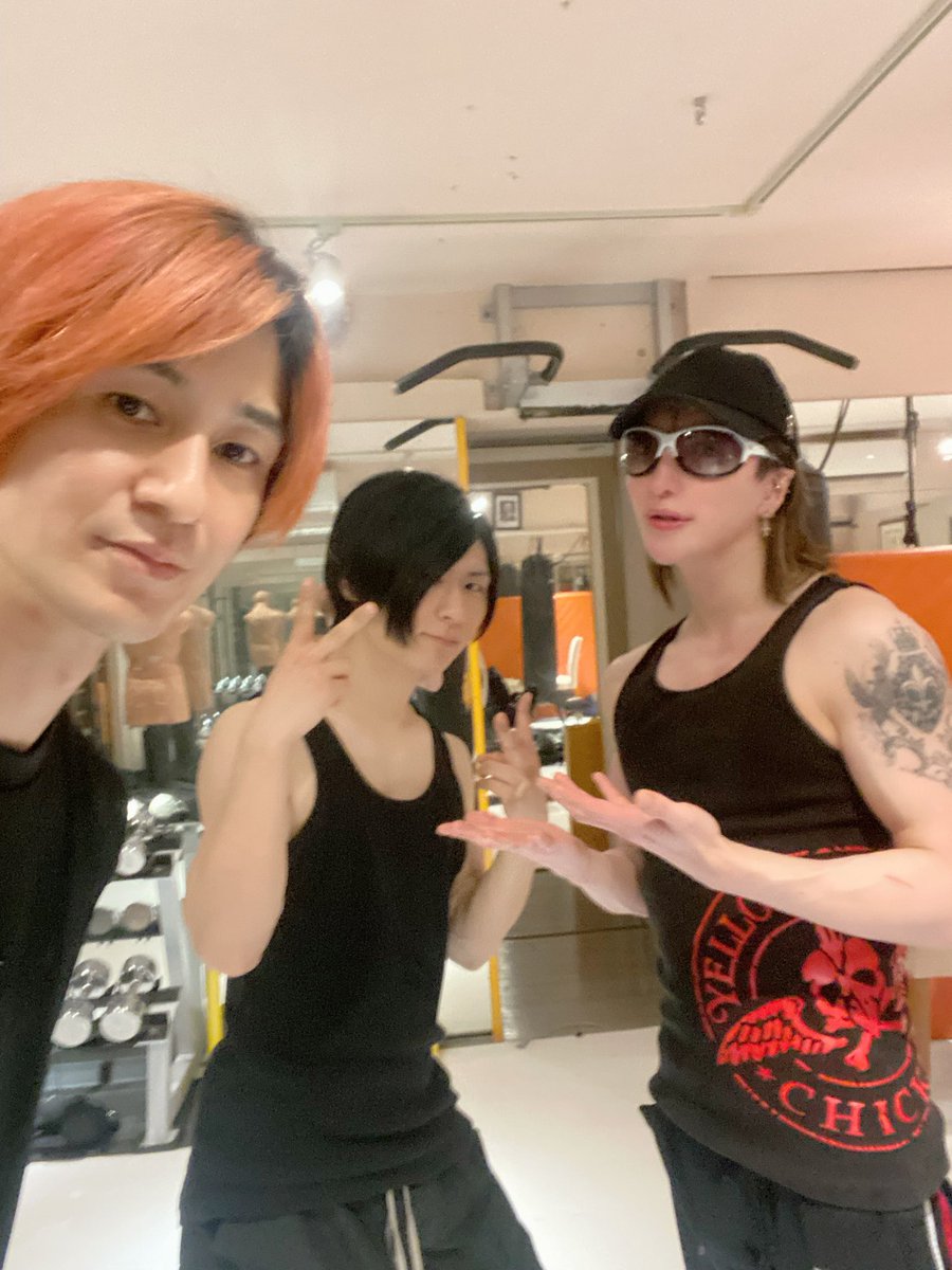 今日はGACKT兄さんのジムをお借りしてYFCzのギターMiAくんとジグザグのドラム影丸くんとトレーニングしてきました！
今夜はぐっすり寝れそうです😴
