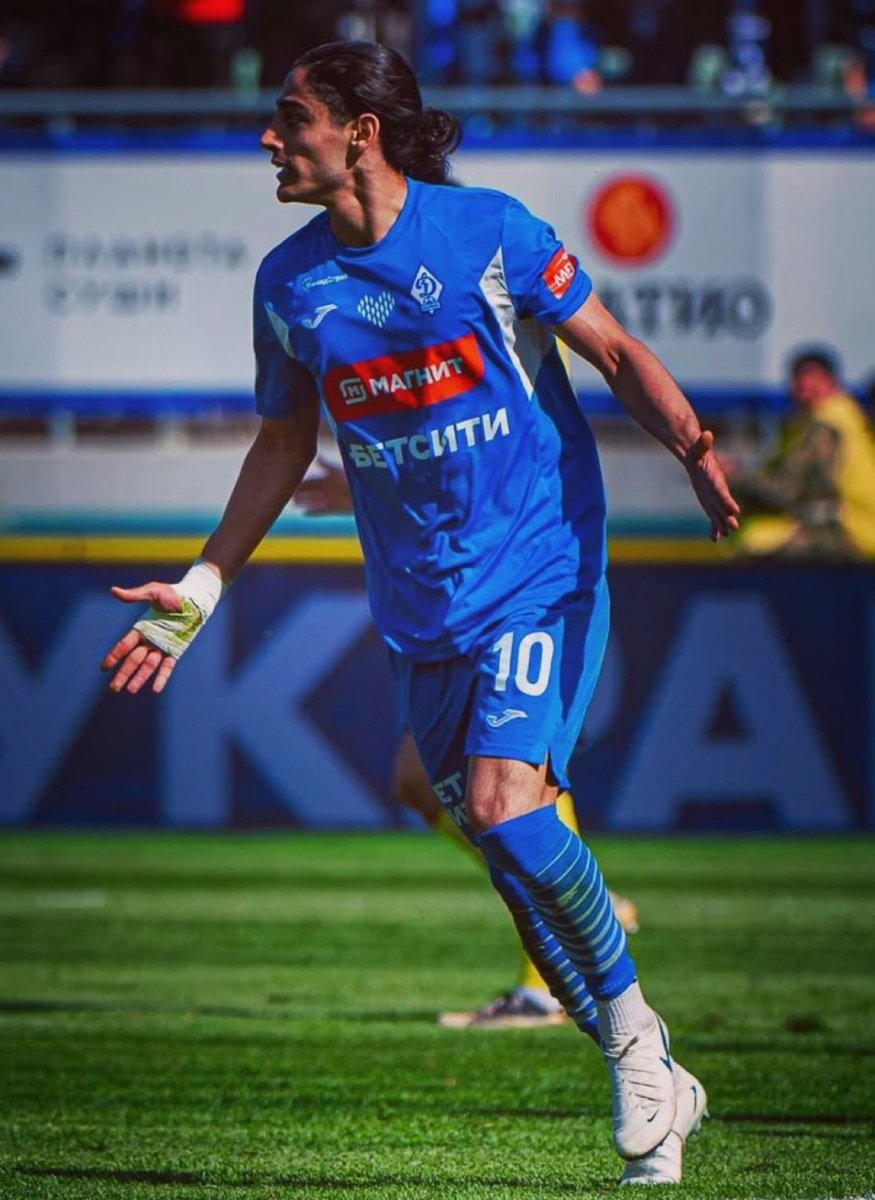 Dinamo Makhachkala attacking midfielder Mohammadjavad Hosseinnejad, has received offers from top Iranian clubs, however, he has no intention to go there. He wants to continue playing in Europe.