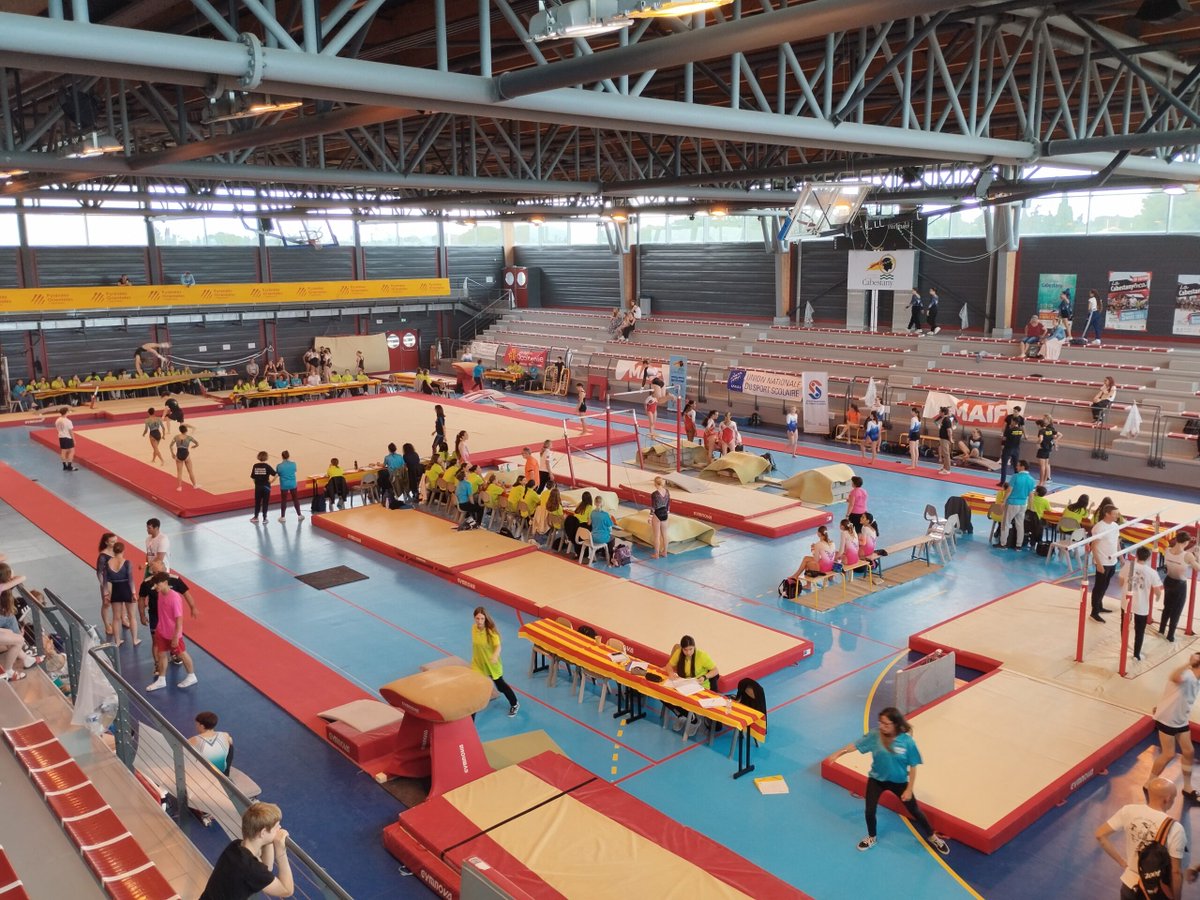 Notre équipe de GR a disputé les champ. de France dans la catégorie équipe d’établissement lycée à Cabestany, les 4 et 5 juin. Après 2 passages de leur chorégraphie elles se classent à la 1ere place. Elles sont CHAMPIONNES DE FRANCE ! !
Bravo à nos gymnastes et à leur professeur.