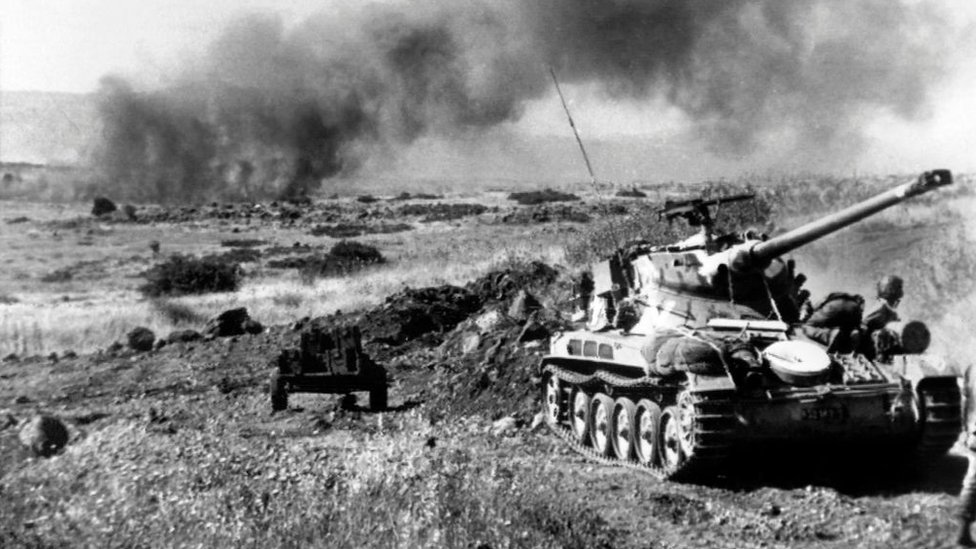 curiosidadafoco's tweet photo. #NesteDiaMasEm 1967
Começa a Guerra dos Seis Dias: Israel ataca Egito, Síria e Jordânia. Em apenas seis dias, muda o mapa do Oriente Médio.
#GuerraDosSeisDias #Israel #OrienteMédio #História #Geopolítica #05deJunho https://t.co/pUgqXzfhSH