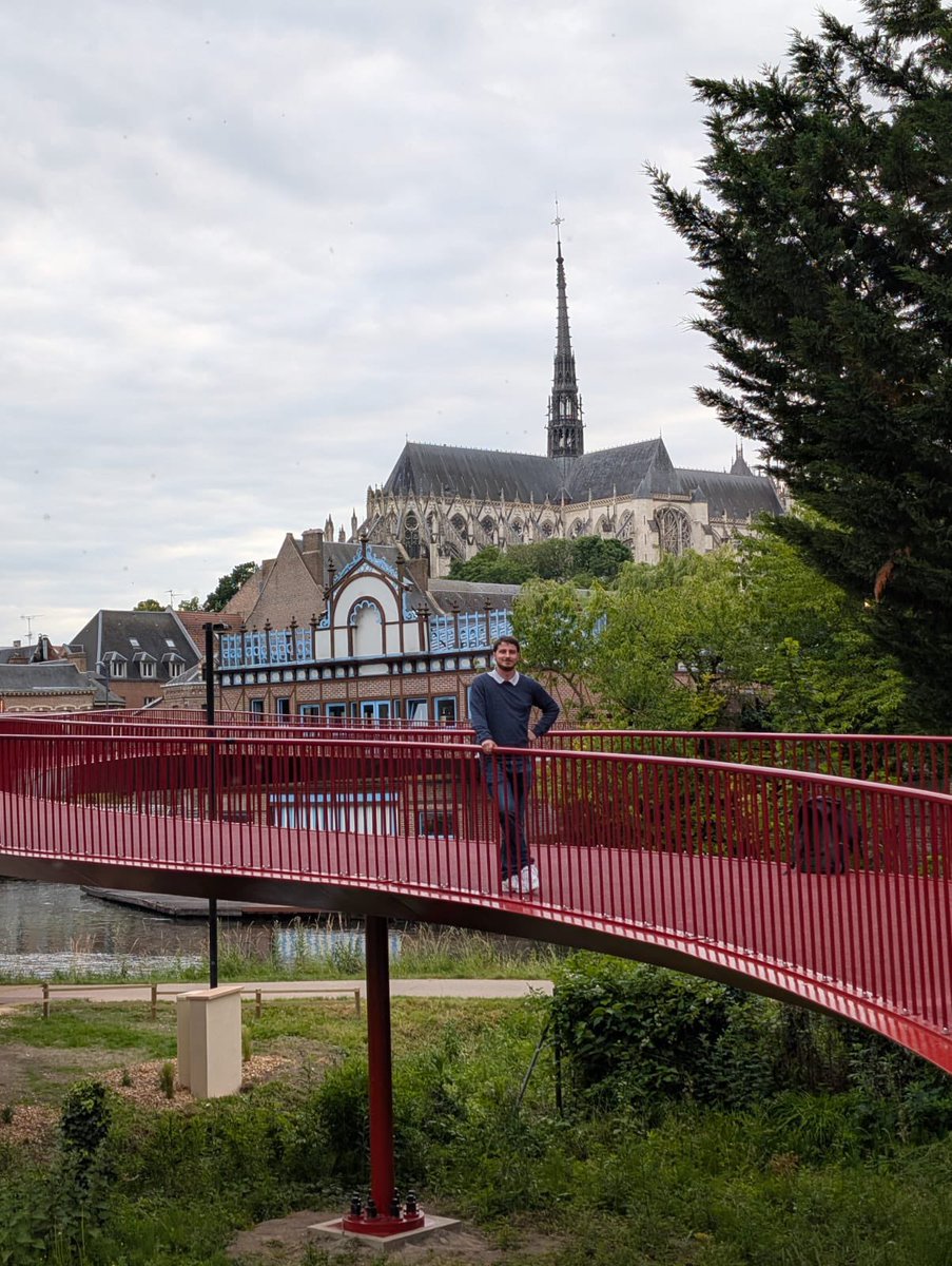 Elle est de retour.
#Amiens #PasserelleSamarobriva #SaintLeu #ParcSaintPierre