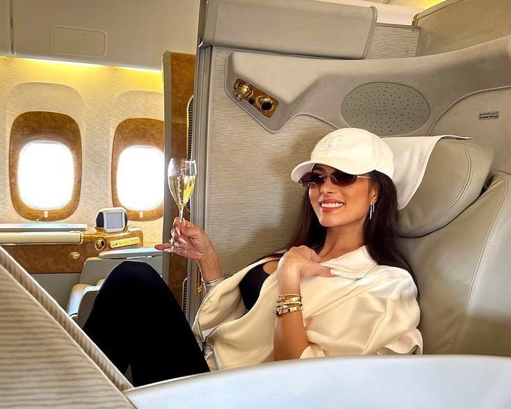 ladyarabellee's tweet photo. Let’s Go on a Flight!

𝜗𝜚 An interactive thread 𝜗𝜚 https://t.co/7CFIpOPr83