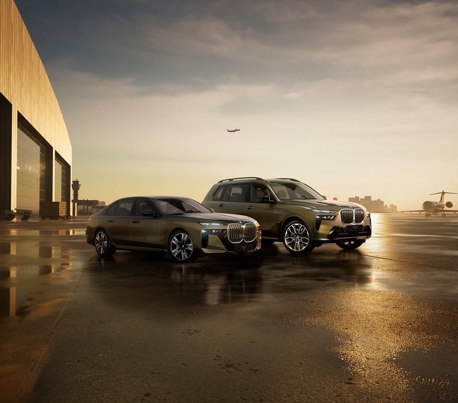 BMW_EuropaMotor's tweet photo. Two icons. One legacy. 
THE 7 &amp; THE X7.
#BMWEuropaMotor #BMWTH #THE7 #7Series #THEX7 #X7 https://t.co/aNgPlZQRcM