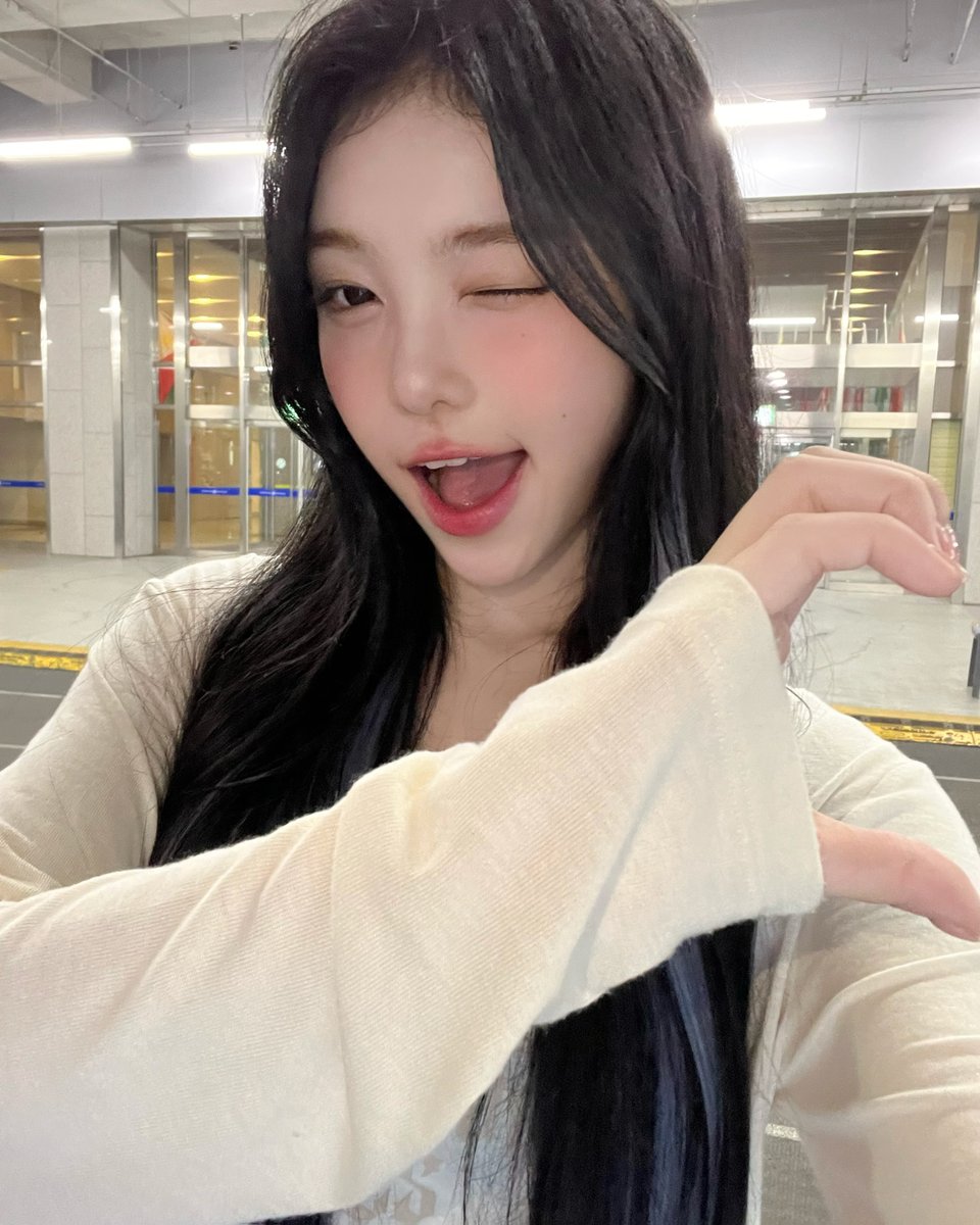 Hearts2Hearts's tweet photo. 나랑 하트해ㅎ 

#heartsinyourstyle https://t.co/EM7SukVQQN
