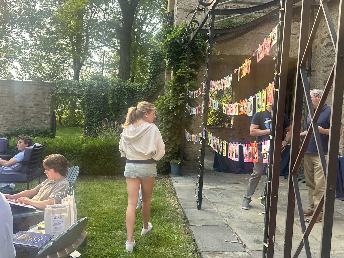 Senior Dinner at Jennings House never disappoints, laughter, stories, and yearbooks flying everywhere. ⁦<a href="/schacademy/">Springside Chestnut Hill Academy</a>⁩