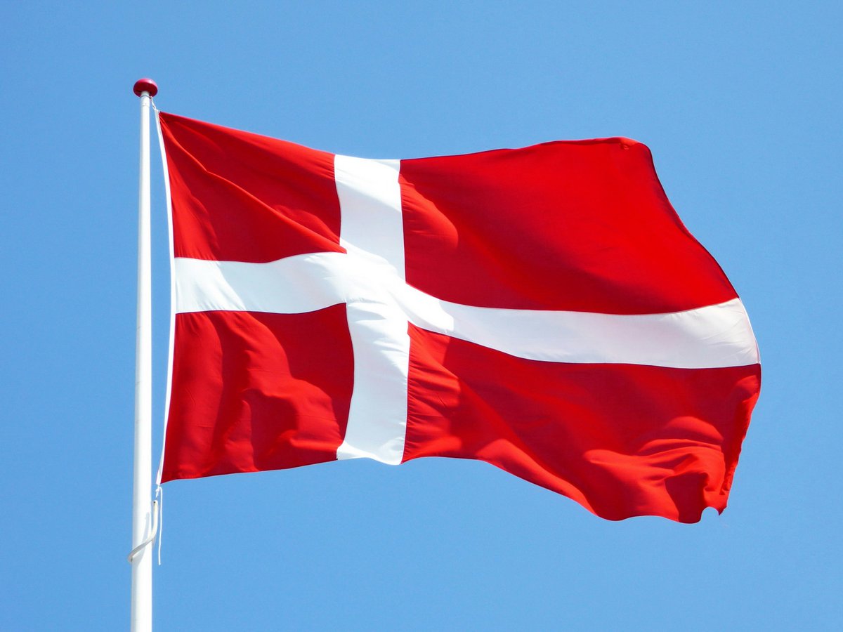 ScotGovNordic's tweet image. Glædelig Grundlovsdag!
Today we celebrate Denmark’s #ConstitutionDay – a proud moment to honour democracy, rights, and shared values.
🤝 From Scotland to Denmark, we stand together in friendship and cooperation.