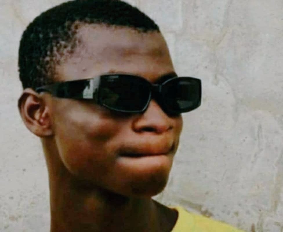 karothk256's tweet image. Real boyfriends are tall, handsome and they've 6 packs ,the rest are thieves.