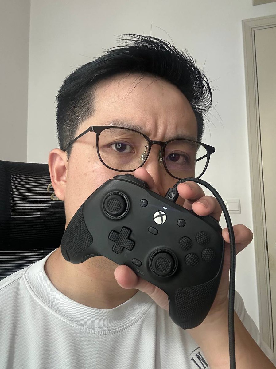 Time to find out if this hinders me or improves me. Breaking in the new grips on my G7 in Singaporean 8s twitch.tv/reflexeon BTB first. #halo #gamesir