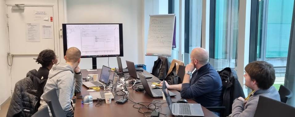arx iT a accompagné SUEZ dans un ambitieux plan de #FormationSIG 💡
+30 sessions sur mesure (#ArcGIS, #QGIS, #FME, #Python)
Près de 100 pros formés en métropole &amp; outre-mer 👥
Merci à tous les stagiaires 🙌
👉 bit.ly/3y3bQ1Q 
#SIG #Géomatique #Esri