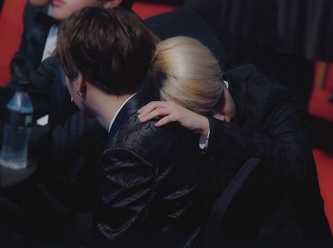 rarelywrite2's tweet photo. กลางใจไต้ฝุ่น ep. 19 : I love you because you heal thing that you didn't break

- The End-

https://t.co/2fFYYtkCCE

#ฟิคrarelywrite

#ยุนมิน #yoonmin https://t.co/fKI7GDEC8W