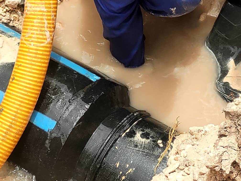 Se soluciona salidero en reducido de 400 a 250 mm en la entrada a tanque las Lagunas el salidero por la soldadura de 400 mm el cual atentaba a un abasto eficiente en el dicho sector, buen trabajo de la brigada de mantenimiento de redes de la UEB de MTTO. #eaasm #OSDEAyS