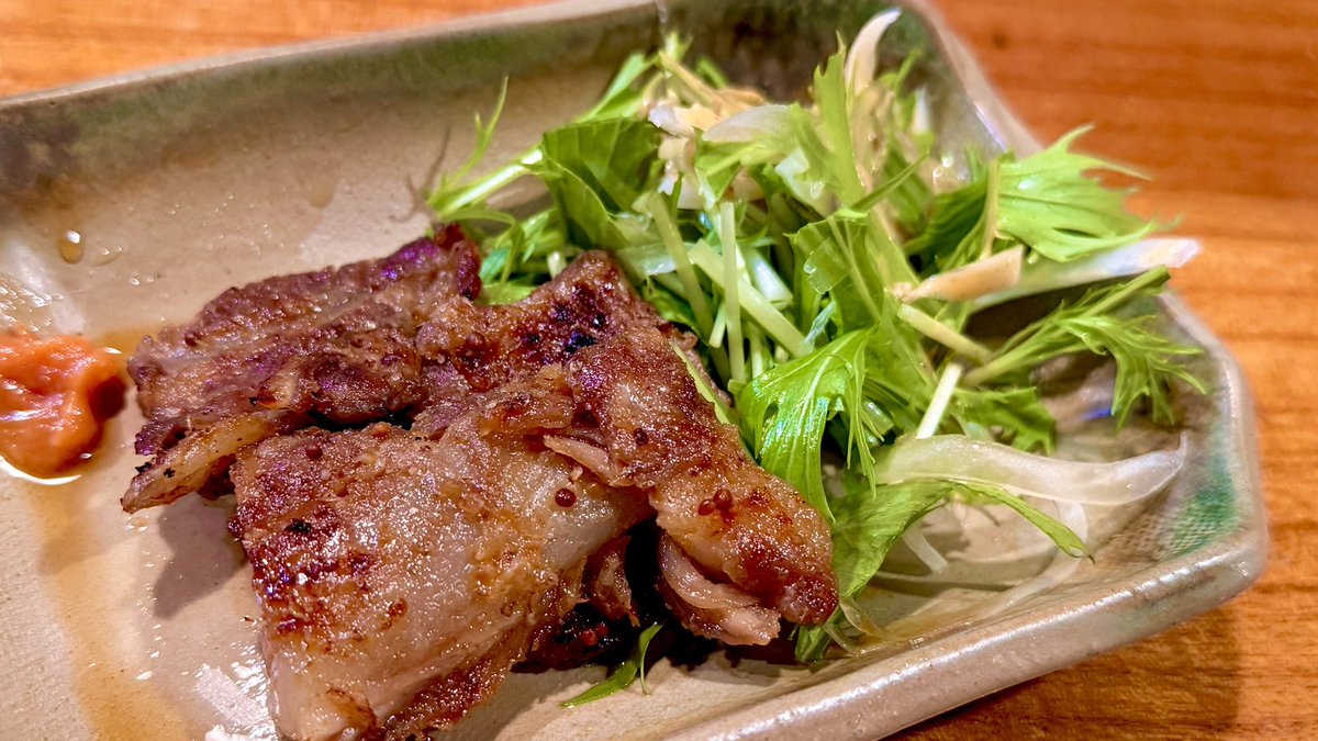 travelskillkojo's tweet photo. 【明日YouTube更新します！】
こんばんは！最近モチベーション高く、しっかり編集作業をしているトラスキです😎笑
さて明日はトラスキの第二の故郷編！明日6月5日(金)19時頃より「弾丸石垣飯」を公開します😊
那覇空港経由で石垣島に行ってきました！短い時間で沢山飲んできたので、ぜひ見てください🍺 https://t.co/cwsj4cyb9u