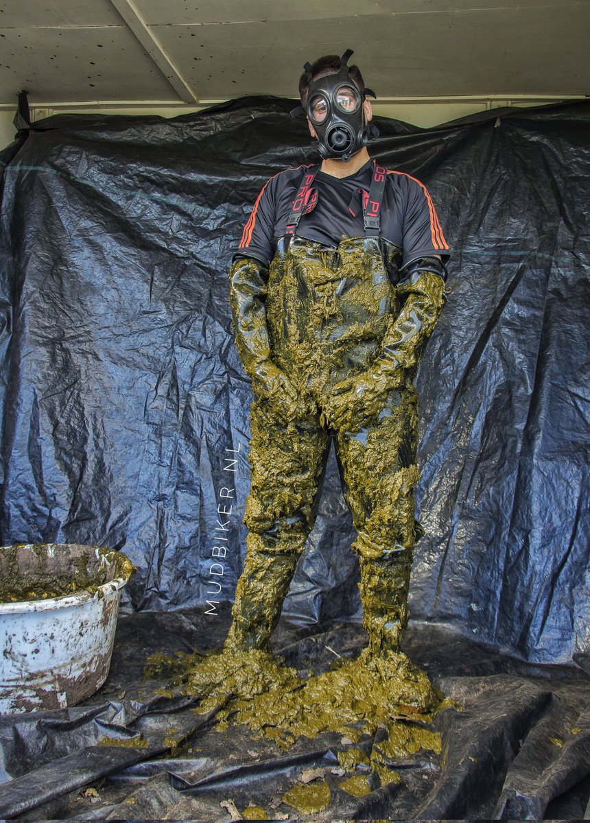 Fully covered 😈

#Manure #Dirty #Chestwaders #Pros #Gear #Slurry #Cowshit #Gülle #Guelle #Rubber #Gloves #Smelly #Gasmask