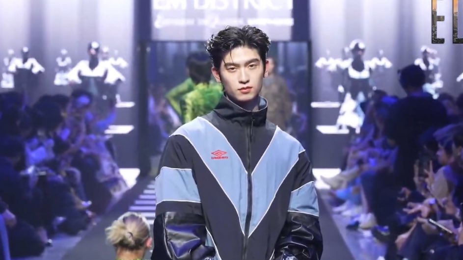 dumboosunday's tweet image. โทมัสก้องเท่มาก แล้วจังหวะคนดูค่อยๆยกโทรศัพท์ขึ้นมาถ่ายฮือ เก่งมากㅠㅠㅠㅠㅠ

THOMASKONG X EMFASHION 
#EmfashioniconEdge2025xโทมัสก้อง
#thomaskong #โทมัสก้อง