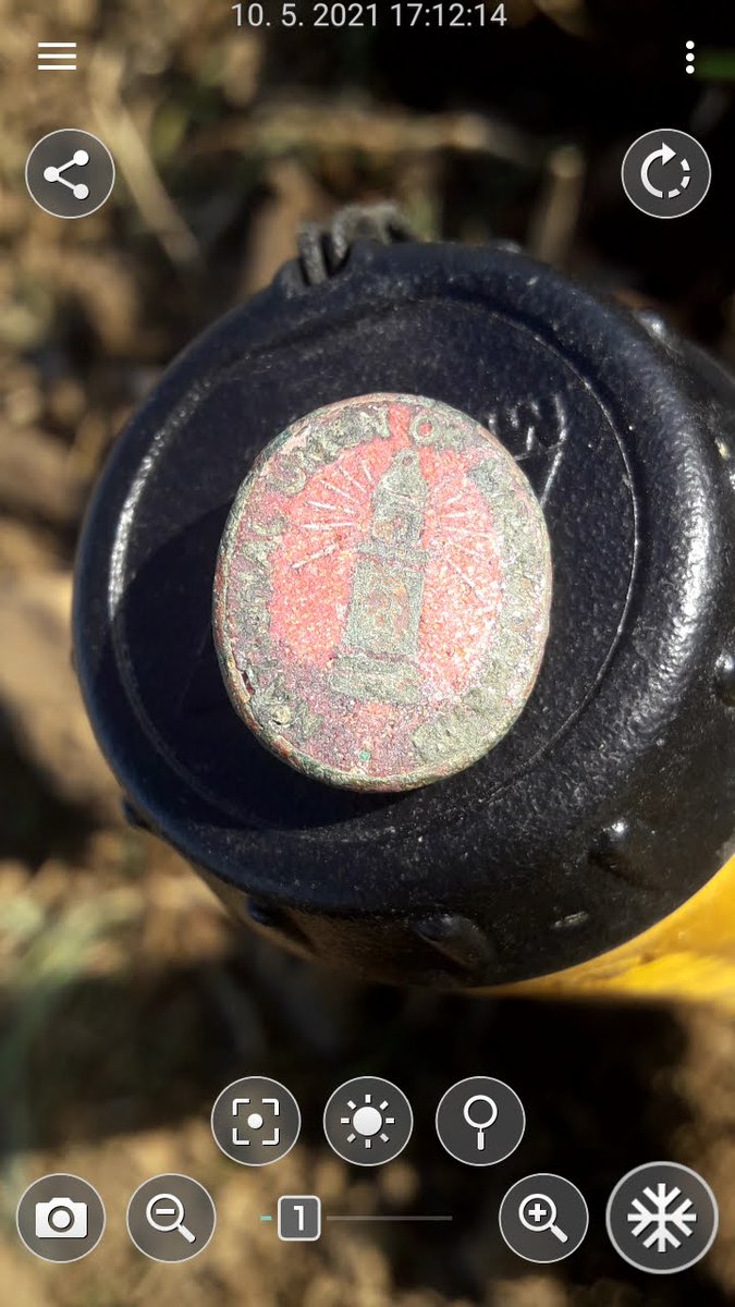 DetectorSb's tweet photo. I found this British badge in a field near Prague. British Miners' Union 1984-1985. It's nothing medieval, but it's still interesting how it got there😉 Judging by the condition, it must have been lying there for several decades. https://t.co/hbFMoEMLtX