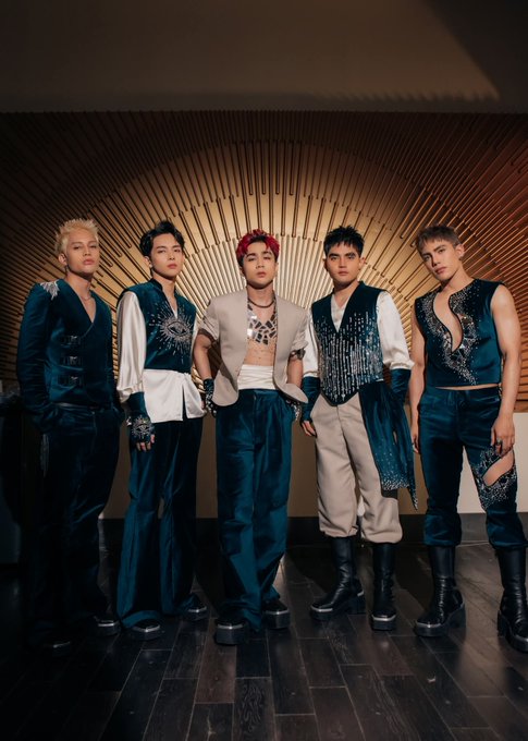 Ashberry πShoulders ni Stellπ (@ashberry1819) on Twitter photo So darn proud of these five gentlemen.
SAWper PCD ANG AβTIN
<a href="/SB19Official/">SB19 Official</a> #SB19
#SB19_SaW_PostConDaldalan So darn proud of these five gentlemen.
SAWper PCD ANG AβTIN
<a href="/SB19Official/">SB19 Official</a> #SB19
#SB19_SaW_PostConDaldalan