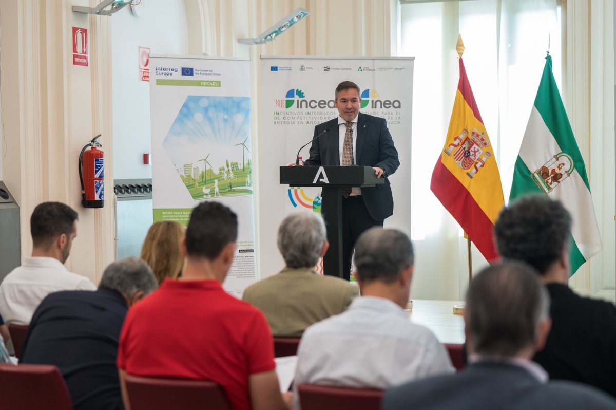 Junta Granada (@juntagranada) on Twitter photo El delegado de <a href="/IndustriaAnd/">Consejería de Industria, Energía y Minas</a> <a href="/GumerFernandez2/">Gumer Fernandez</a> y la directora general de <a href="/EnergiaAnd/">Agencia Andaluza de la Energía</a>, @Nat_Maga, abren una jornada provincial sobre comunidades solares y energéticas
➡️Busca fomentar el autoconsumo colectivo y la participación ciudadana en la transición energética El delegado de <a href="/IndustriaAnd/">Consejería de Industria, Energía y Minas</a> <a href="/GumerFernandez2/">Gumer Fernandez</a> y la directora general de <a href="/EnergiaAnd/">Agencia Andaluza de la Energía</a>, @Nat_Maga, abren una jornada provincial sobre comunidades solares y energéticas
➡️Busca fomentar el autoconsumo colectivo y la participación ciudadana en la transición energética