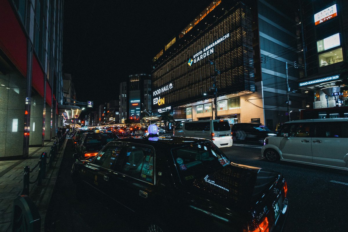 relax_bloom's tweet photo. 📸🚕🌃
みんな急いでどこかに行く。 https://t.co/EA9qF7NPSu