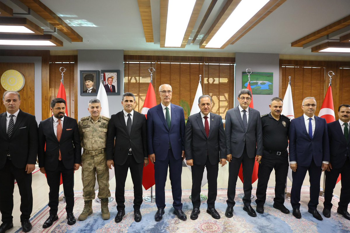 Erdal ARIKAN (@erdalarikan12) on Twitter photo Bingöl Valiliğimizin ev sahipliğinde düzenlenen resmi bayramlaşma programında, kamu kurumlarımız ve sivil toplum kuruluşlarımızın kıymetli temsilcileriyle bir araya geldik.
Birlik, beraberlik ve kardeşlik duygularının güçlendiği nice bayramlara…
#KurbanBayramı
<a href="/FeyziBerdibek1/">Feyzi Berdibek🇹🇷</a> Bingöl Valiliğimizin ev sahipliğinde düzenlenen resmi bayramlaşma programında, kamu kurumlarımız ve sivil toplum kuruluşlarımızın kıymetli temsilcileriyle bir araya geldik.
Birlik, beraberlik ve kardeşlik duygularının güçlendiği nice bayramlara…
#KurbanBayramı
<a href="/FeyziBerdibek1/">Feyzi Berdibek🇹🇷</a>