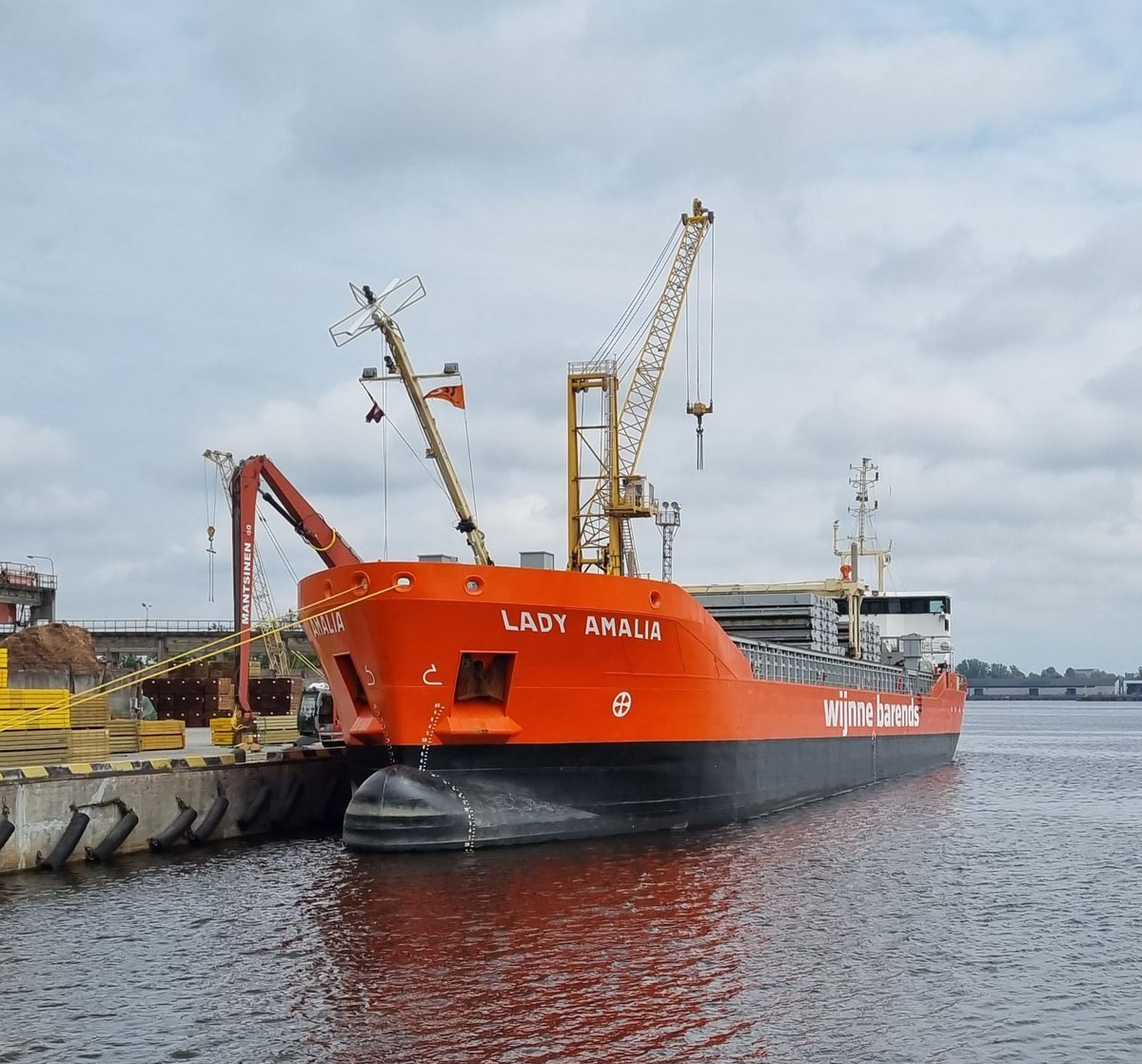 Rīgas ostā šodien ostas valsts kontroles inspekcija veikta Nīderlandes karoga kuģiem "Arklow Bank" un "Lady Amalia". (Foto - Latvijas Jūras administrācijas vecākais kuģu kontroles inspektors Valters Veits).