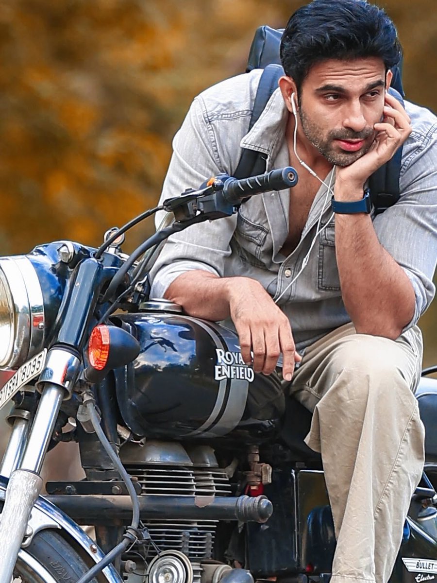 Kull fame @siwachankit relives his childhood memories as he enjoys a bike ride during his recent trip to to his Hometown Meerut 😍
.
.
.
.
#AnkitSiwach #Ankitsi #TalkingBling