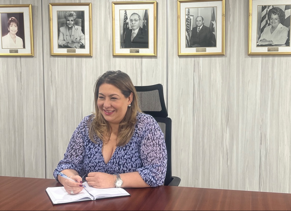SomosFamiliaPR's tweet photo. En el Departamento de la Familia continuamos trabajando para reforzar los servicios que ofrecemos. La secretaria del DF, Suzanne Roig Fuertes, se reunió con ASORE, hablaron sobre iniciativas dirigidas a promover el desarrollo de Puerto Rico. @gobiernodepr https://t.co/BrGWSSkjvk
