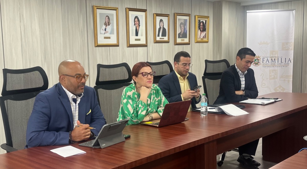 SomosFamiliaPR's tweet photo. En el Departamento de la Familia continuamos trabajando para reforzar los servicios que ofrecemos. La secretaria del DF, Suzanne Roig Fuertes, se reunió con ASORE, hablaron sobre iniciativas dirigidas a promover el desarrollo de Puerto Rico. @gobiernodepr https://t.co/BrGWSSkjvk
